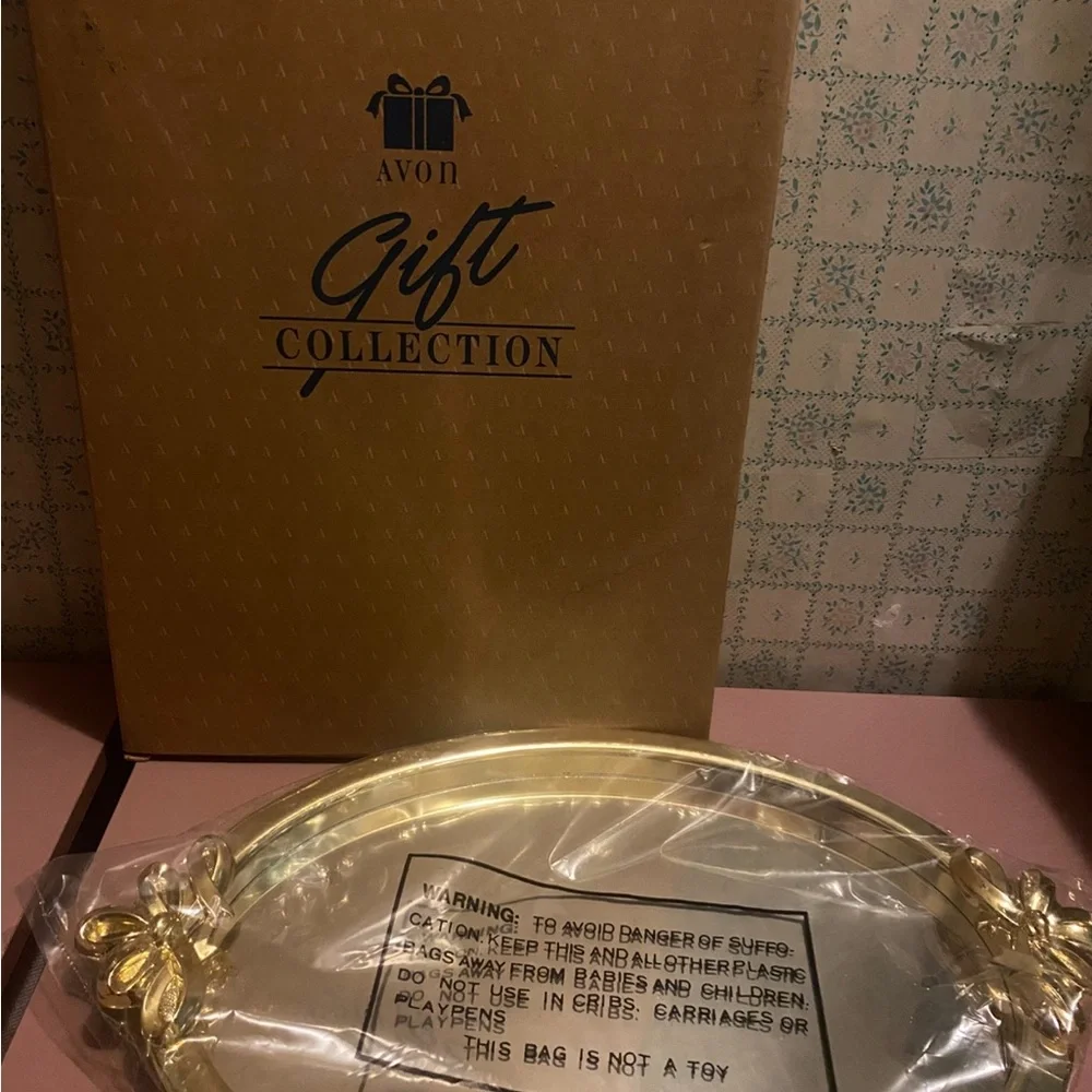 Beautiful Vintage Avon Gift Collection Vanity Tray Mirror Goldtone